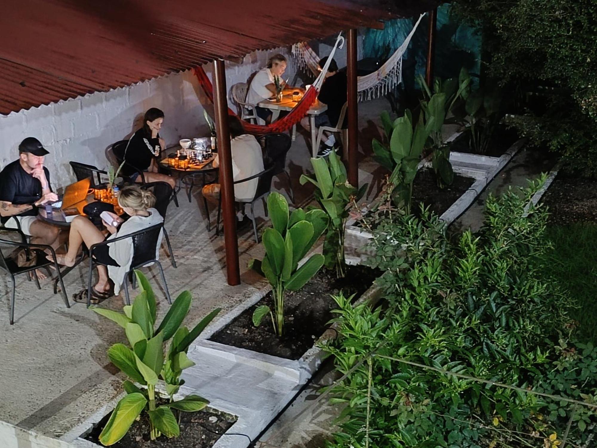 Magic - Patio, Balcony & Rooftop Apartment *